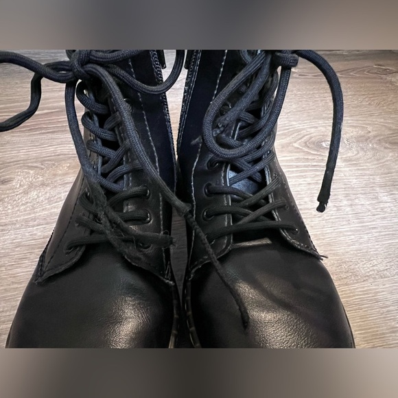 Dr. Martens Kids' Zavala Combat Lace Up Boot Little Kid Size 2 - Picture 8 of 9